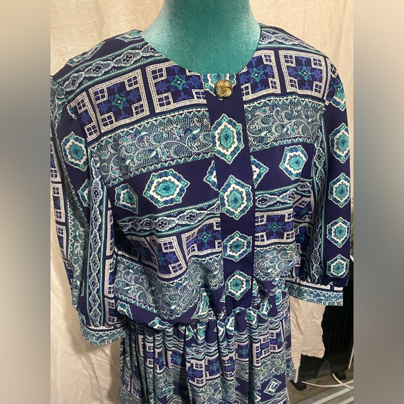 Breli Originals: vintage dress altered to a mini - Picture 3 of 7